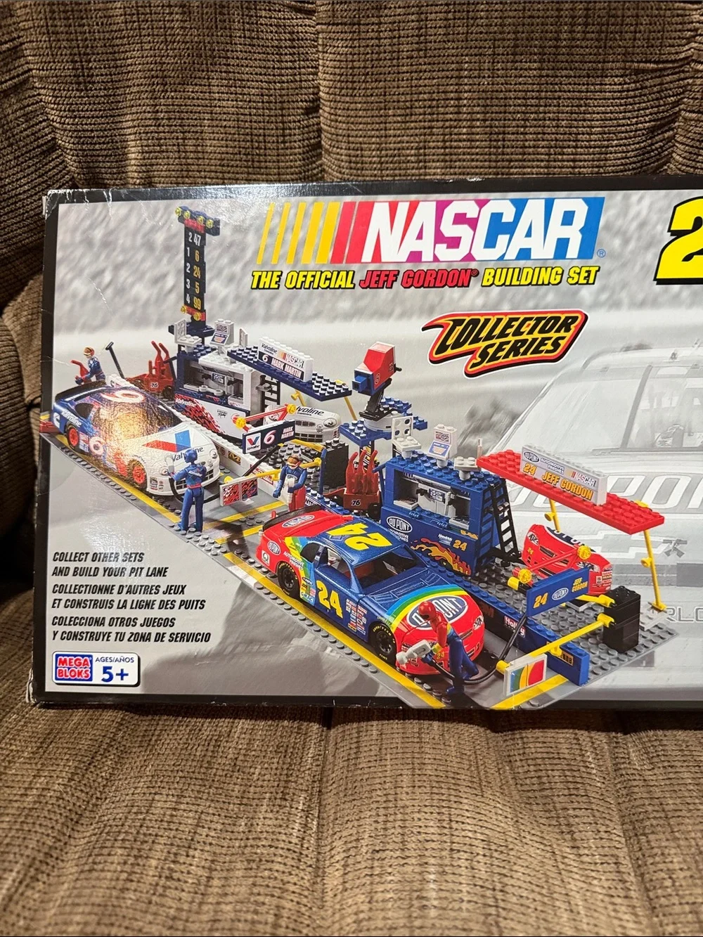 NASCAR Mega Bloks Jeff Gordon #24 Pit Row Building Set - Blue & Red